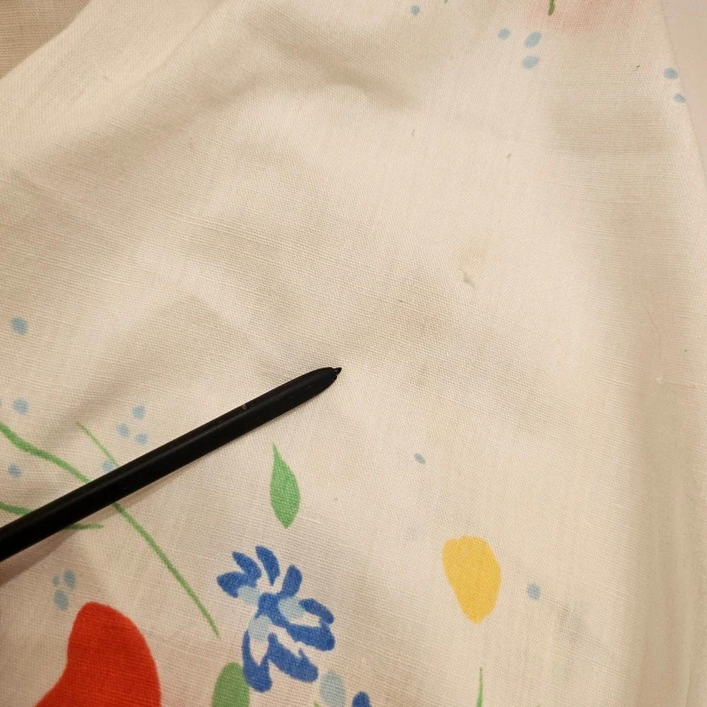 Oleg Cassini Vintage Round Floral Tablecloth White Red Blue 68 Inch Diameter